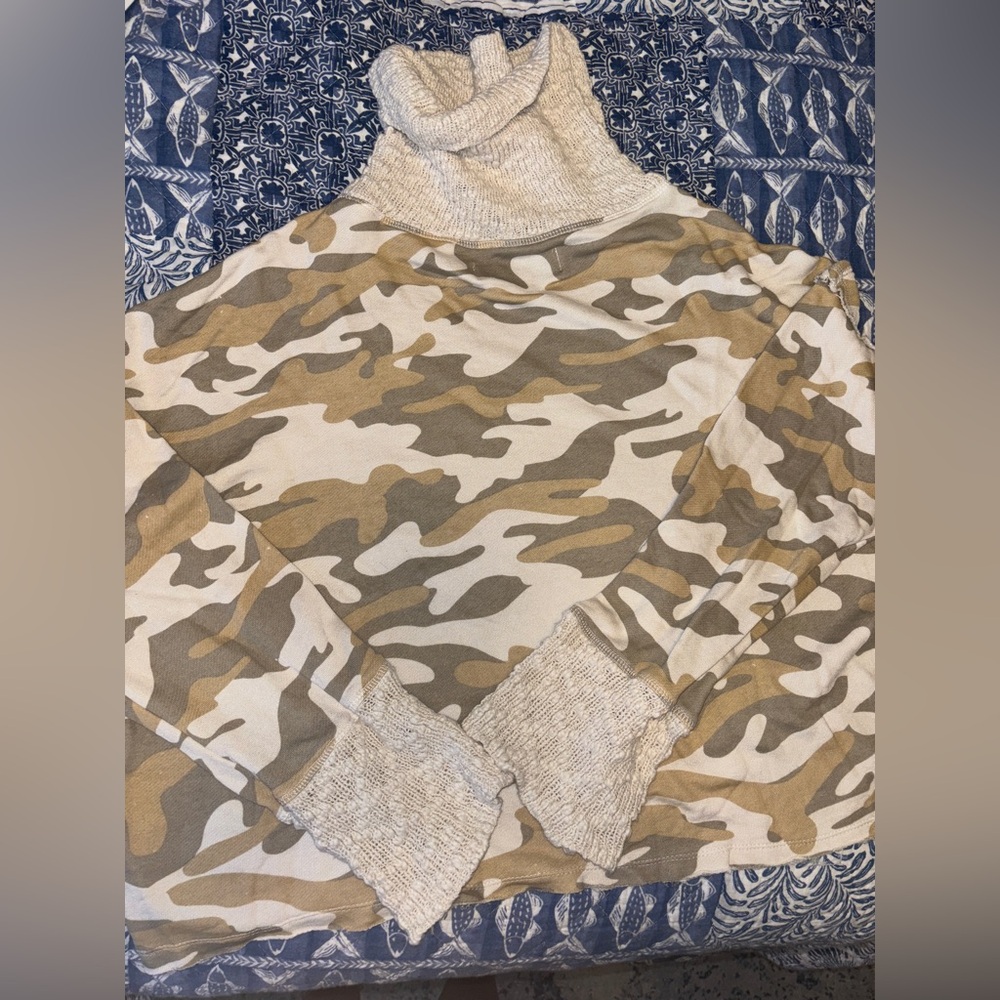 Vintage Havana Oversized Camouflage Turtleneck Sweatshirt